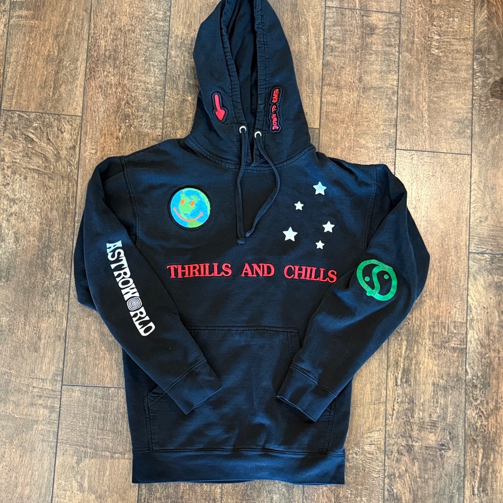 Travis Scott Astroworld hoodie sz M. Lots o life left in this iconic sweatshirt!